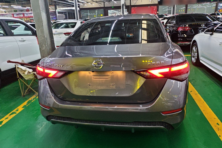 日产 轩逸 2021款 1.6L XL CVT智享版车身外观6