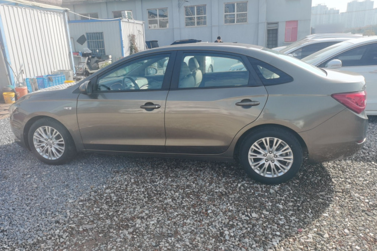 别克 英朗 2015款 15N 自动豪华型车身外观4