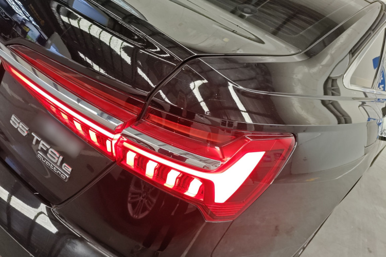 奥迪A6L新能源 2020款 55 TFSI e quattro车身外观9