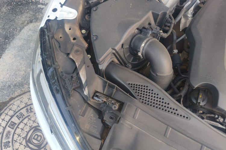 奥迪A4L 2017款 40 TFSI 时尚型局部细节9006