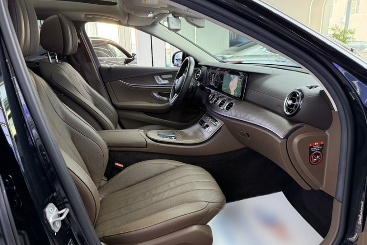 奔驰E级 2020款 改款 E 300 L 时尚型中控内饰7003