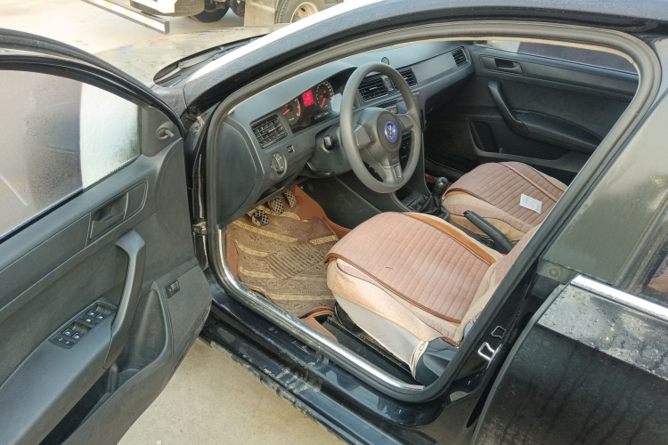 大众 桑塔纳 2015款 1.6L 手动风尚版中控内饰20