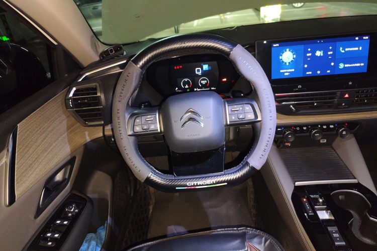 雪铁龙 凡尔赛C5 X 2022款 1.6T 享不凡 虎年开门红版中控内饰13