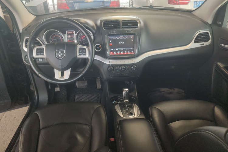 道奇 酷威 2013款 2.4L 两驱尊尚版中控内饰12