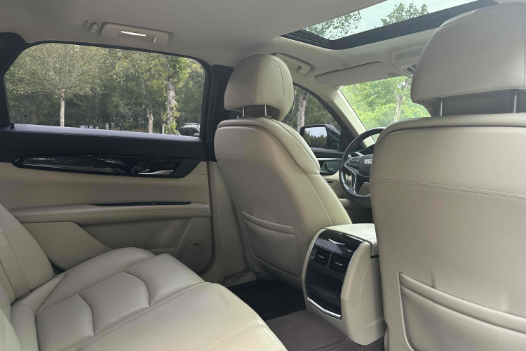 凯迪拉克CT6 2016款 28T 时尚型中控内饰7001