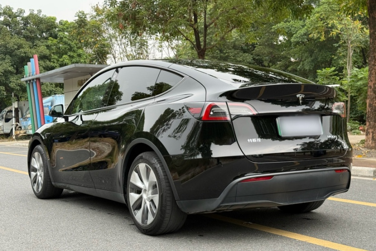 特斯拉 Model Y 2023款 长续航全轮驱动版车身外观6006