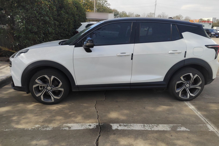 领克06 2023款 Remix 1.5T 劲Halo车身外观4