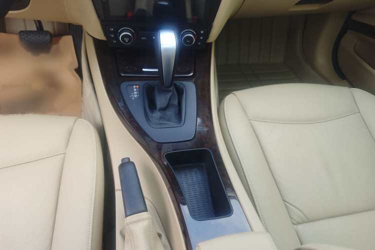 宝马3系 2012款 320i 时尚型局部细节18