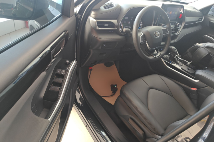 丰田 汉兰达 2022款 双擎 2.5L 四驱精英版 7座中控内饰7003