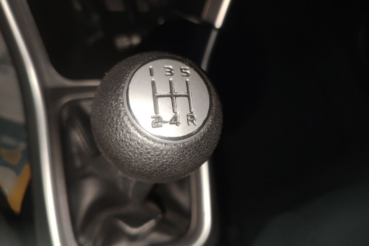 铃木 骁途 2017款 1.6L 手动两驱都市时尚型局部细节18