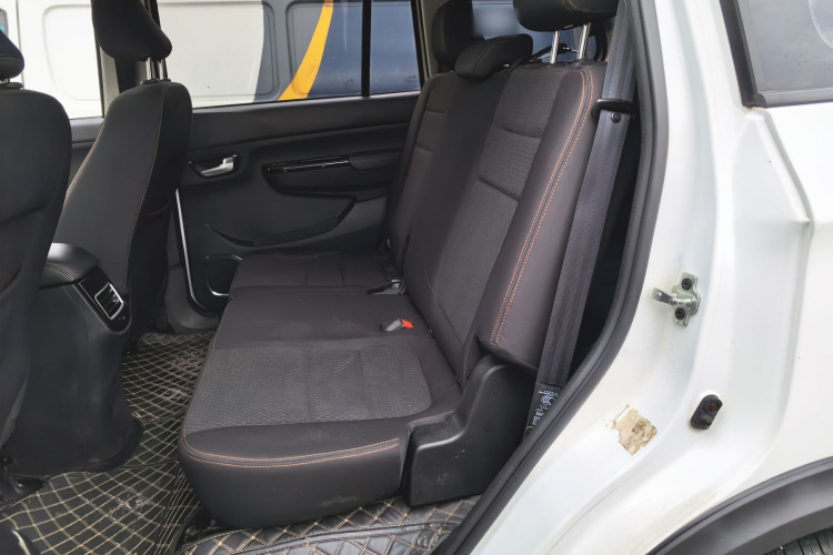 SWM斯威汽车 SWM斯威X3 2021款 1.5L 手动舒适型 7座中控内饰21