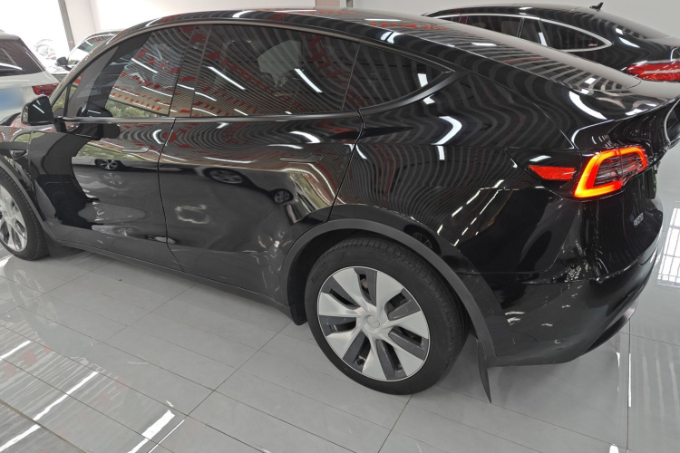 特斯拉 Model Y 2022款 改款 后轮驱动版车身外观4
