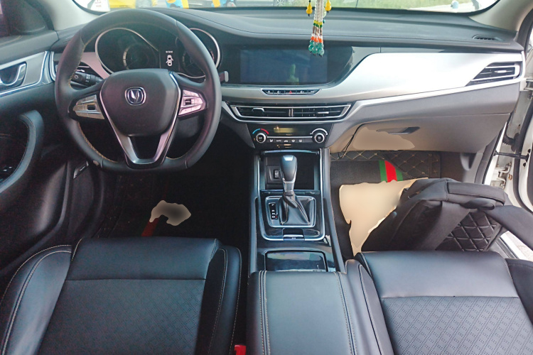 长安 逸动 2019款 高能版 1.6L GDI 自动先锋型 国VI中控内饰12