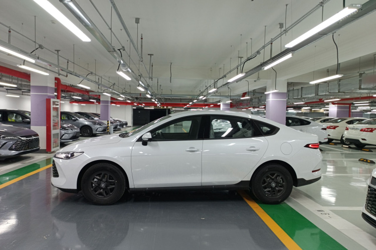 比亚迪 秦PLUS 2025款 DM-i 智驾版 55KM领先型车身外观6003