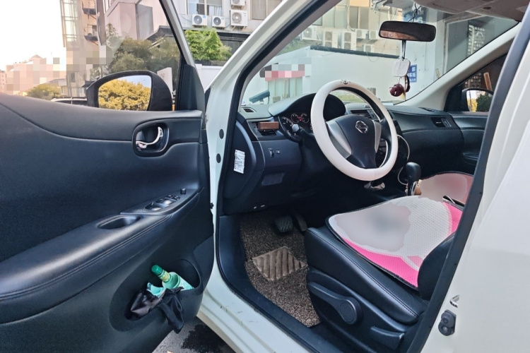 日产 骐达TIIDA 2014款 1.6L CVT酷咖版中控内饰7003