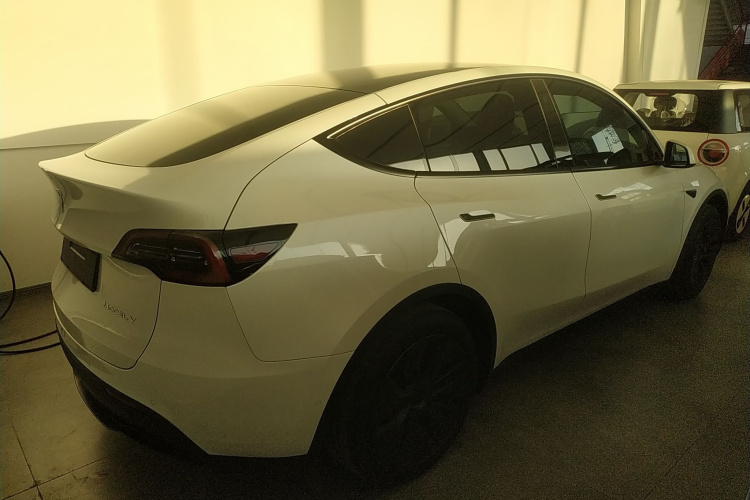 特斯拉 Model Y 2023款 后轮驱动版车身外观6005