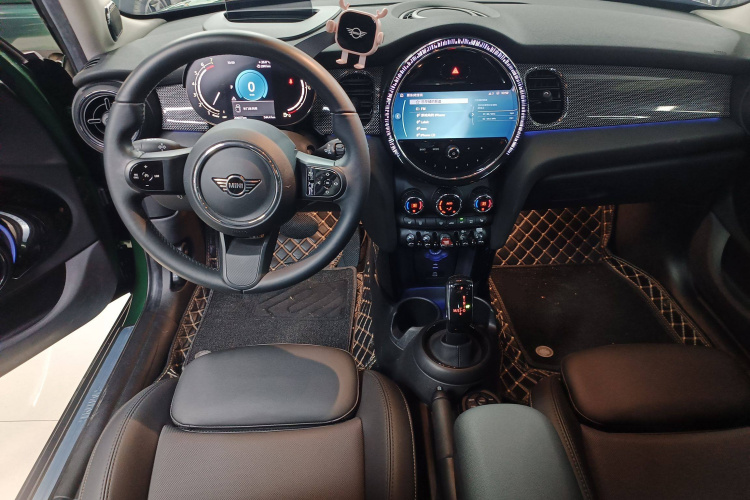 MINI 2023款 1.5T COOPER 艺术家 五门版中控内饰12