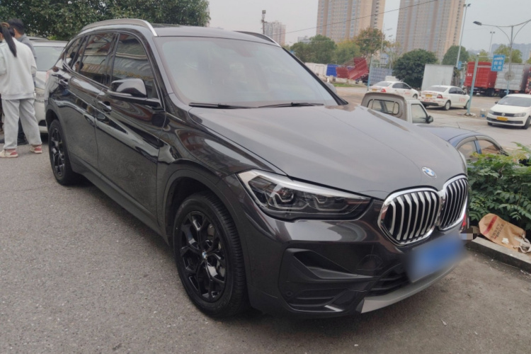 宝马X1 2021款 改款 sDrive25Li 领先型车身外观6002