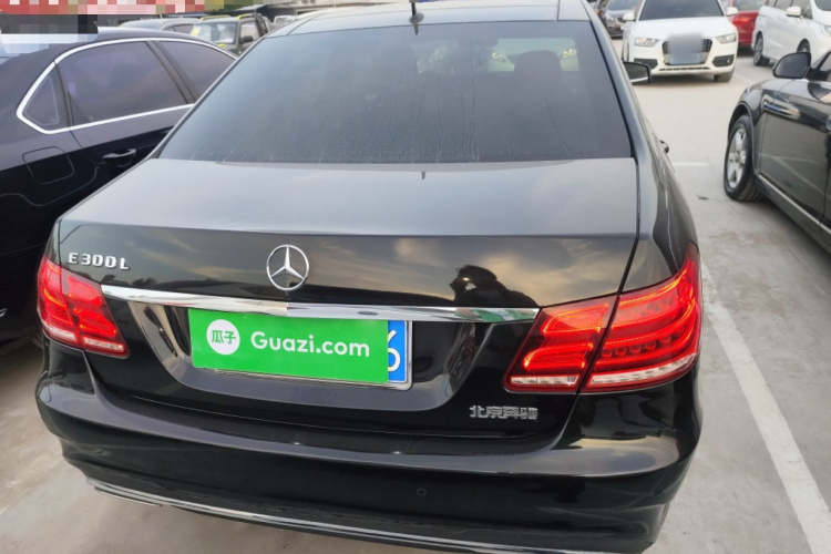 奔驰E级 2014款 改款 E 300 L 运动型车身外观6