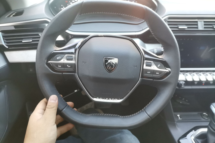 标致408 2022款 1.6T 进取版中控内饰13