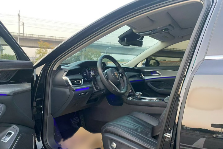 红旗H5 2023款 2.0T 自动智联旗畅版中控内饰7002