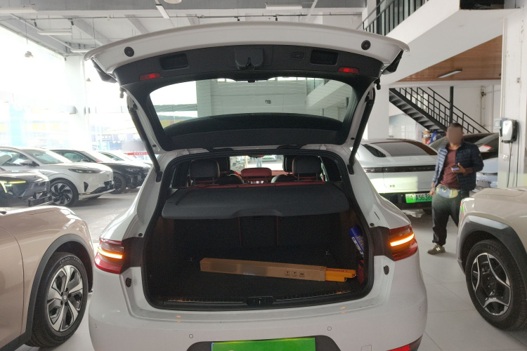 保时捷 2017款  Macan 2.0T机舱底盘23