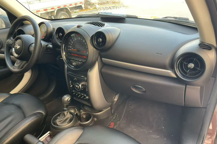MINI Countryman 2014款 1.6L COOPER Fun中控内饰7004