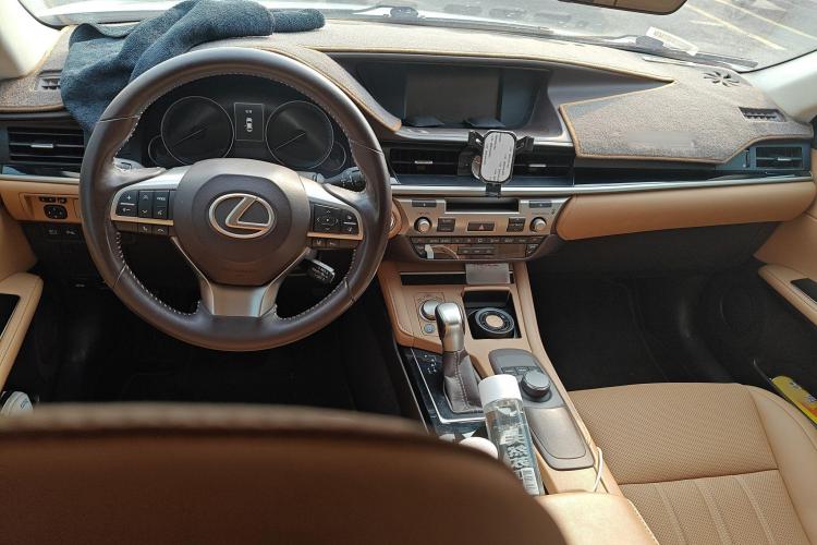 雷克萨斯ES 2015款 200 舒适版中控内饰7001