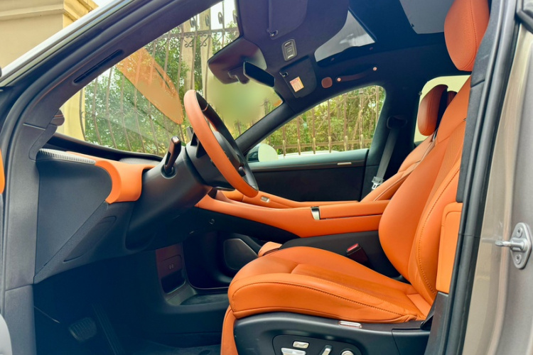 小米汽车 小米YU7 2025款 超长续航高性能四驱Max版中控内饰7002