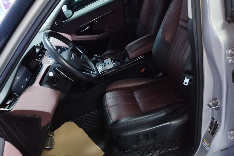 路虎 揽胜极光 2023款 极光L 249PS 豪华版中控内饰19