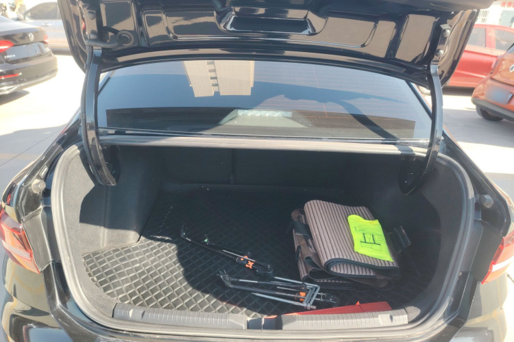 大众 朗逸 2024款 300TSI DSG满逸版机舱底盘23