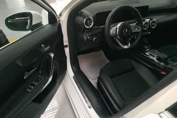 奔驰A级 2020款 A 200 L 运动轿车中控内饰20