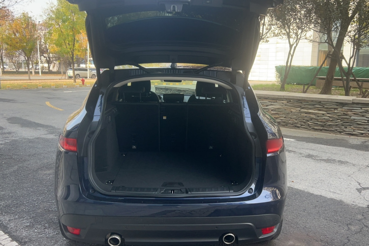 捷豹F-PACE 2016款 3.0 SC 四驱R-Sport运动版局部细节9001