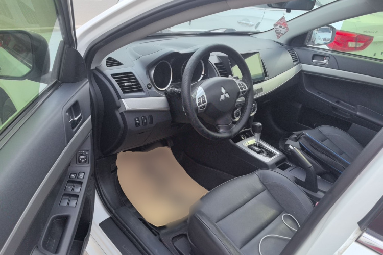 三菱 翼神 2015款 1.8L CVT致尚版 国V中控内饰7003