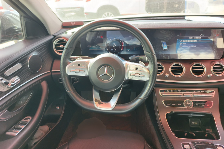 奔驰E级 2020款 E 300 L 运动时尚型中控内饰13