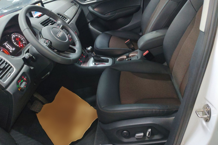 奥迪Q3 2018款 30周年年型 30 TFSI 时尚型局部细节19