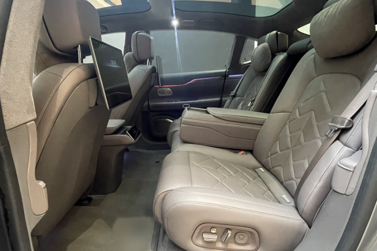 蔚来ET7 2024款 75kWh 行政签名版中控内饰7001