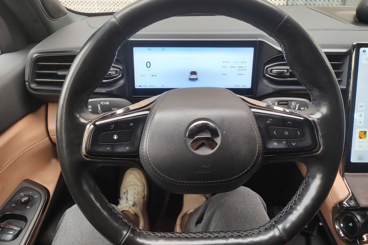 蔚来ES8 2020款 580KM 签名版 六座版中控内饰7001