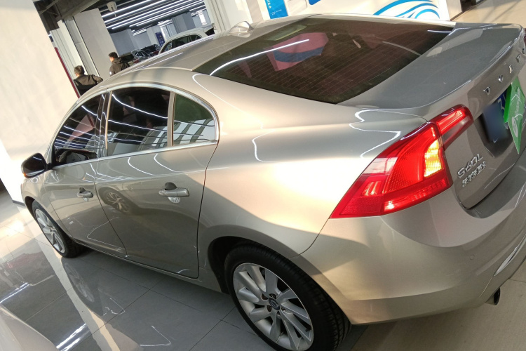 沃尔沃S60 2016款 S60L T4 智远版车身外观4