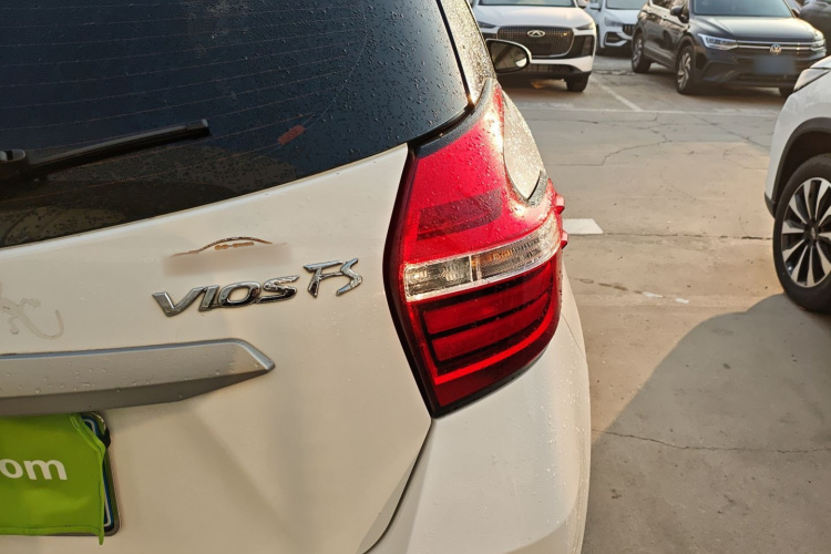 丰田 威驰FS 2017款 1.5L CVT锋驰版车身外观9