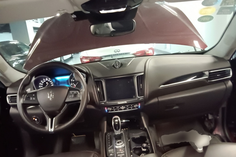 玛莎拉蒂 Levante 2016款 3.0T 标准型中控内饰12