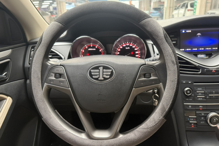 奔腾B70 2014款 2.0L 自动豪华型局部细节13