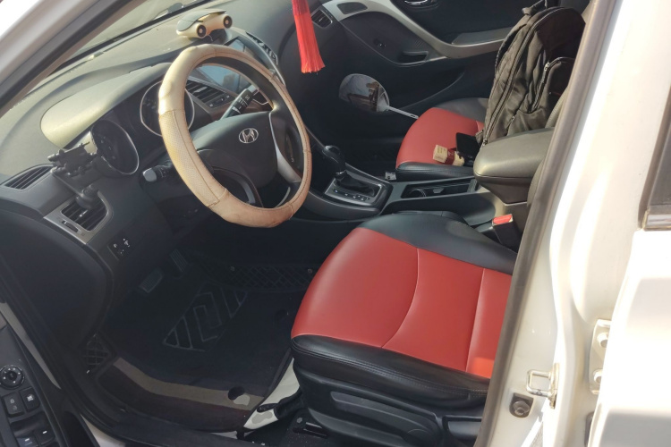 现代 朗动 2013款 1.6L 自动领先型中控内饰19