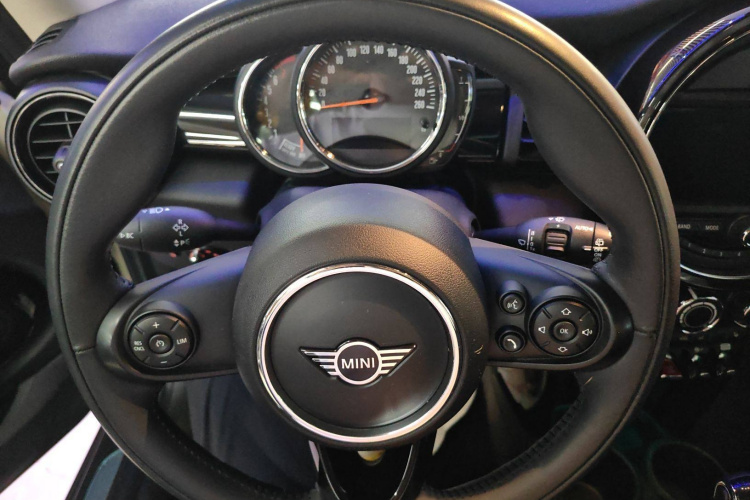 MINI 2019款 1.5T COOPER 经典派中控内饰7002