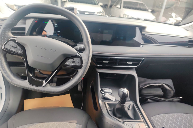 荣威i5 2023款 1.5L 手动舒享版中控内饰12