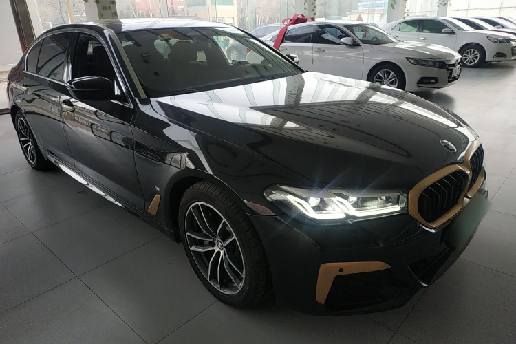 宝马5系新能源 2021款 535Le 先锋版M运动套装车身外观3