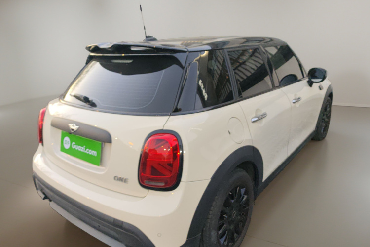 MINI 2022款 1.5T ONE 五门版PLUS车身外观7