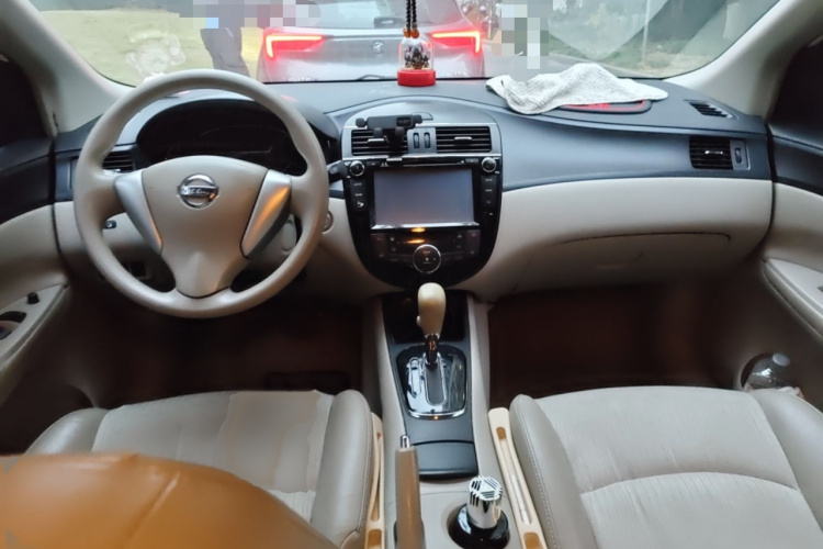 日产 骐达TIIDA 2011款 1.6L CVT智能型中控内饰7002
