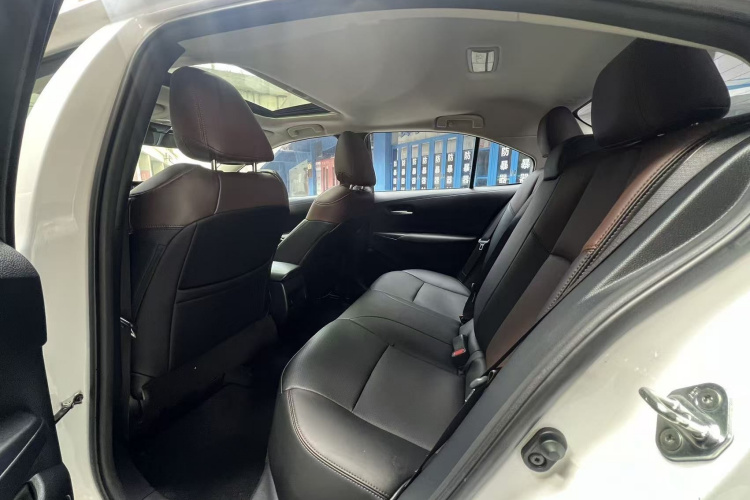 丰田 卡罗拉 2021款 1.2T S-CVT 精英版中控内饰7004