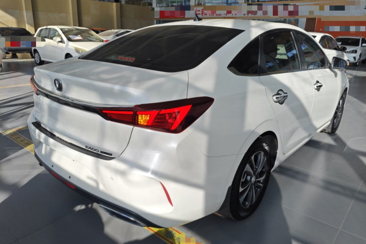 长安 逸动 2021款 PLUS 1.6L GDI 手动豪华型车身外观7